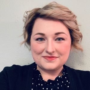 Meet your Posher, Adrianne